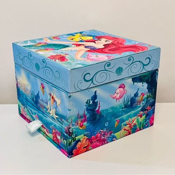 Disney Store Little Mermaid Jewelry Box, Necklace, and Bag - Picture 2 of 16